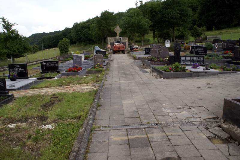 Unser Friedhof wird verschoenert 2008 Bild Nr.001